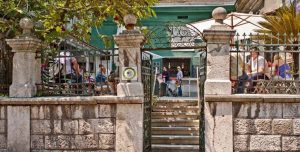 Smokvica: Hotel, Restaurant and Cafe franchise in Belgrade